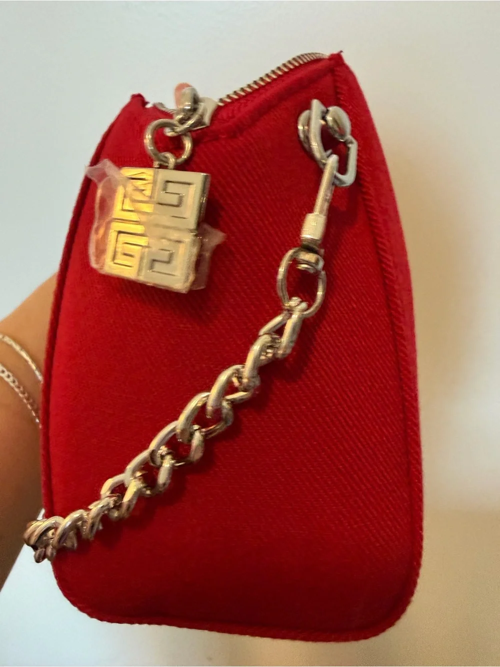 GIVENCHY Beauty/Parfums Bag Red & Silver GWP item